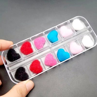 Caja con pompones de corazon