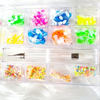 Caja de cristal Clon Neon 50 figuras por modelo y 6 numeros de cristal Redodno 1400 pzas
