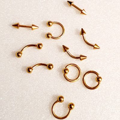 Dije Piercing Dorado para uñas