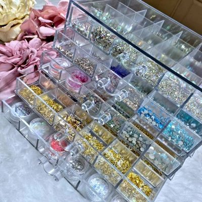 Caja organizadora de Acrilico Lovely Nails con 120 espacios para guardar decoracion