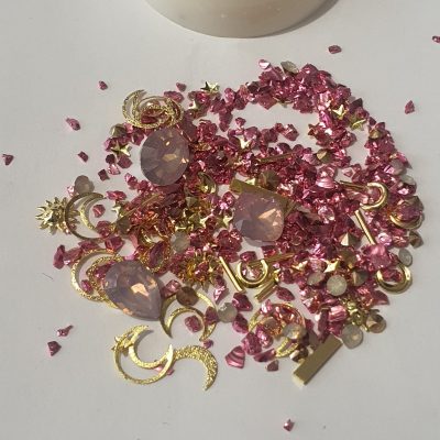 Mix deco metalica Rosa/dijes/opal incrustacion