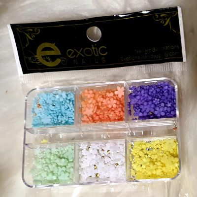 Flores multicolor Exotic  Nails perlas y balines