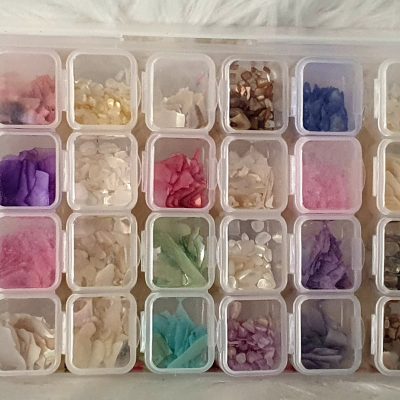 Cajita con 28 compartimentos concha nacar
Exotic Nails