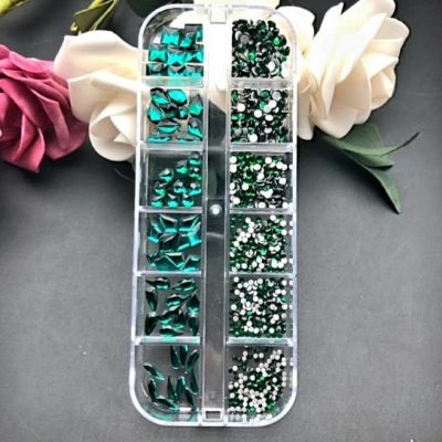 Cristal Mix Lovely Nails Figuras y redondo esmeralda