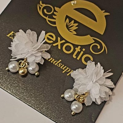 Dije Exotic nails de tela blanco con iman