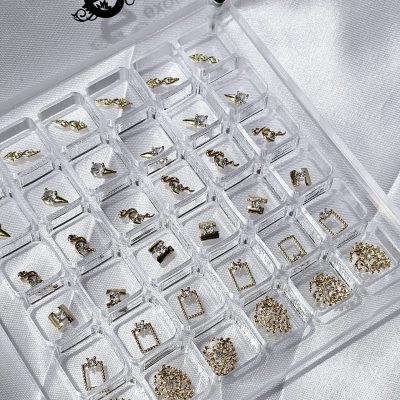 Caja de dijes de Zirconia #1 Exotic Nails
36 piezas + caja de regalo