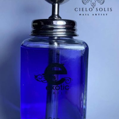 Elevador de fluidos con colador finito que evita que pasen partículas 
Exotic Nails