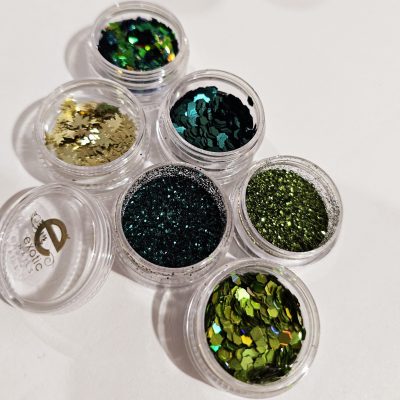 Deco mix Exotic Nails Verde
hojas de maple ,glitter holo ,colita holografica